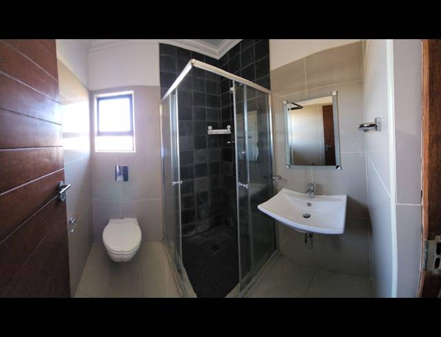 3 BEDROOM APARTMENT FOR SALE IN UMHLANGA RIDGE